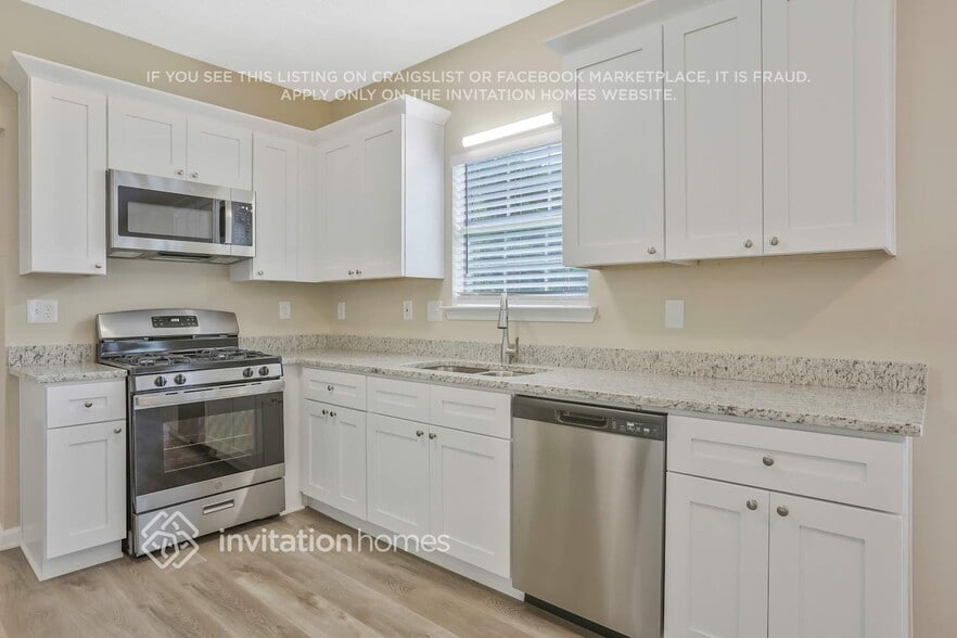 Building Photo - 5749 Cove Ln