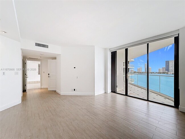 Building Photo - 2800 Island Blvd