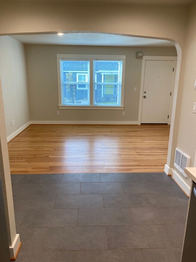 Building Photo - Modern Vintage Alberta Arts  1250sqft 1BR-...