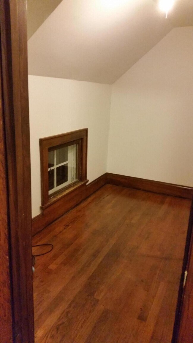 Building Photo - 2630 N 59th St