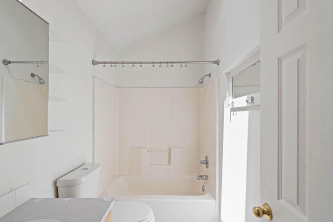 Building Photo - Charming 3-bdrm/2-bath Slender Home in Roseway. Fenced backyard, 1-car garage