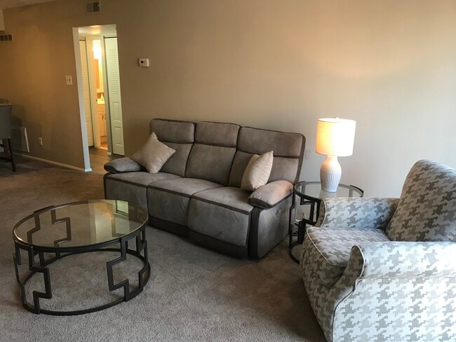 Building Photo - 5200 Hilltop Dr