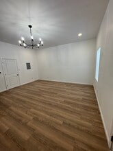 Building Photo - 839 S Jackson St