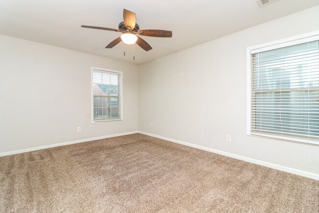 Building Photo - 275 Shaw Dr