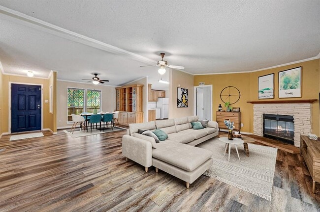 Building Photo - 241 Glenwood Dr