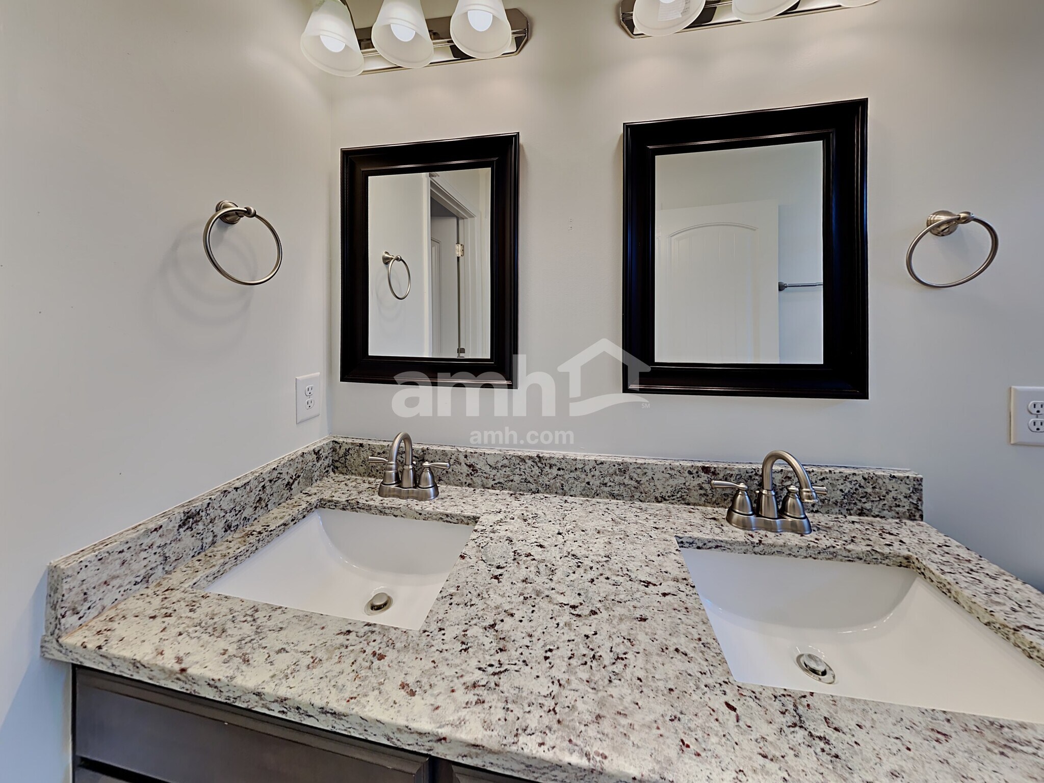Building Photo - 609 Crooked Creek
