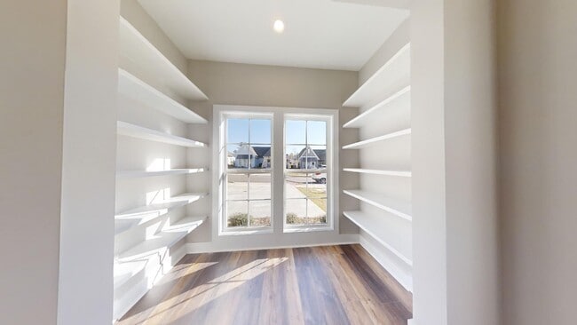 Building Photo - Fox Run Townhome Available August!