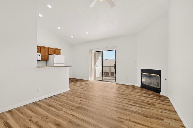 Building Photo - 4200 Ridgeway Ct