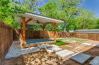 Building Photo - 2624 Townsend Dr