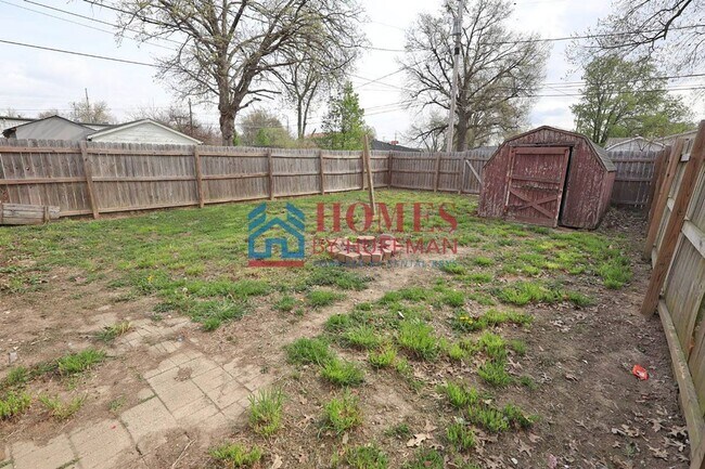 Building Photo - Two Bedroom House | Move In Ready!