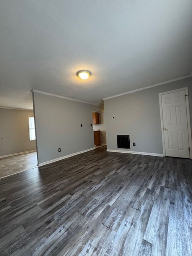 Building Photo - 112 Sandy Dr