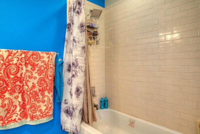 Building Photo - 5004 Westfield Dr