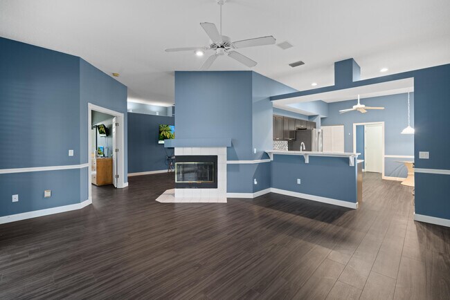 Building Photo - 582 Montevina Dr