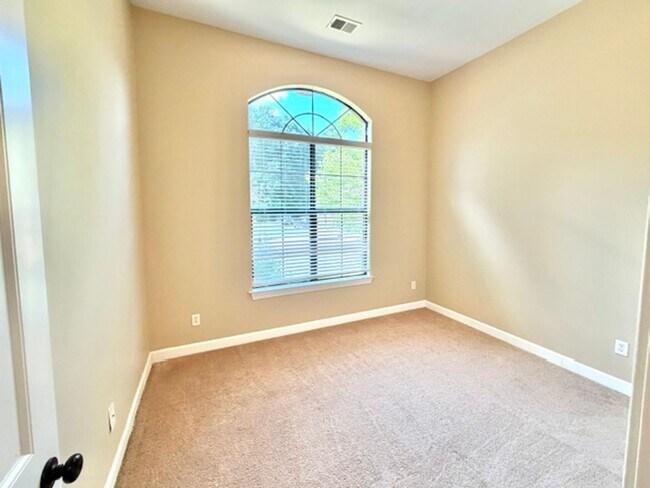Building Photo - 10601 Bird Stone Cove