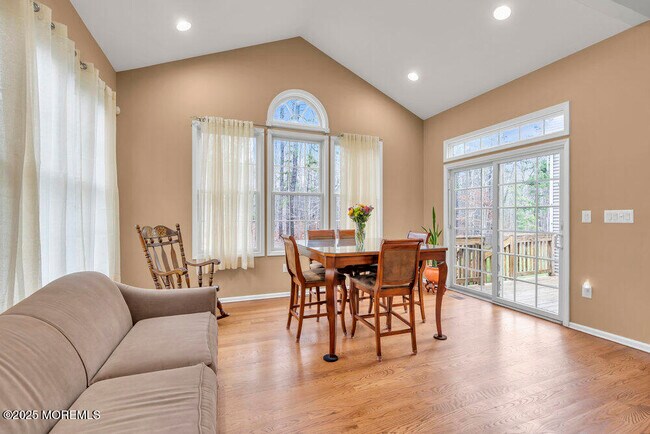 Building Photo - 17 Trumbull Ct