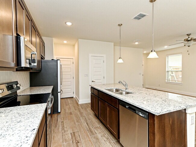 Building Photo - 432 Parkline Dr