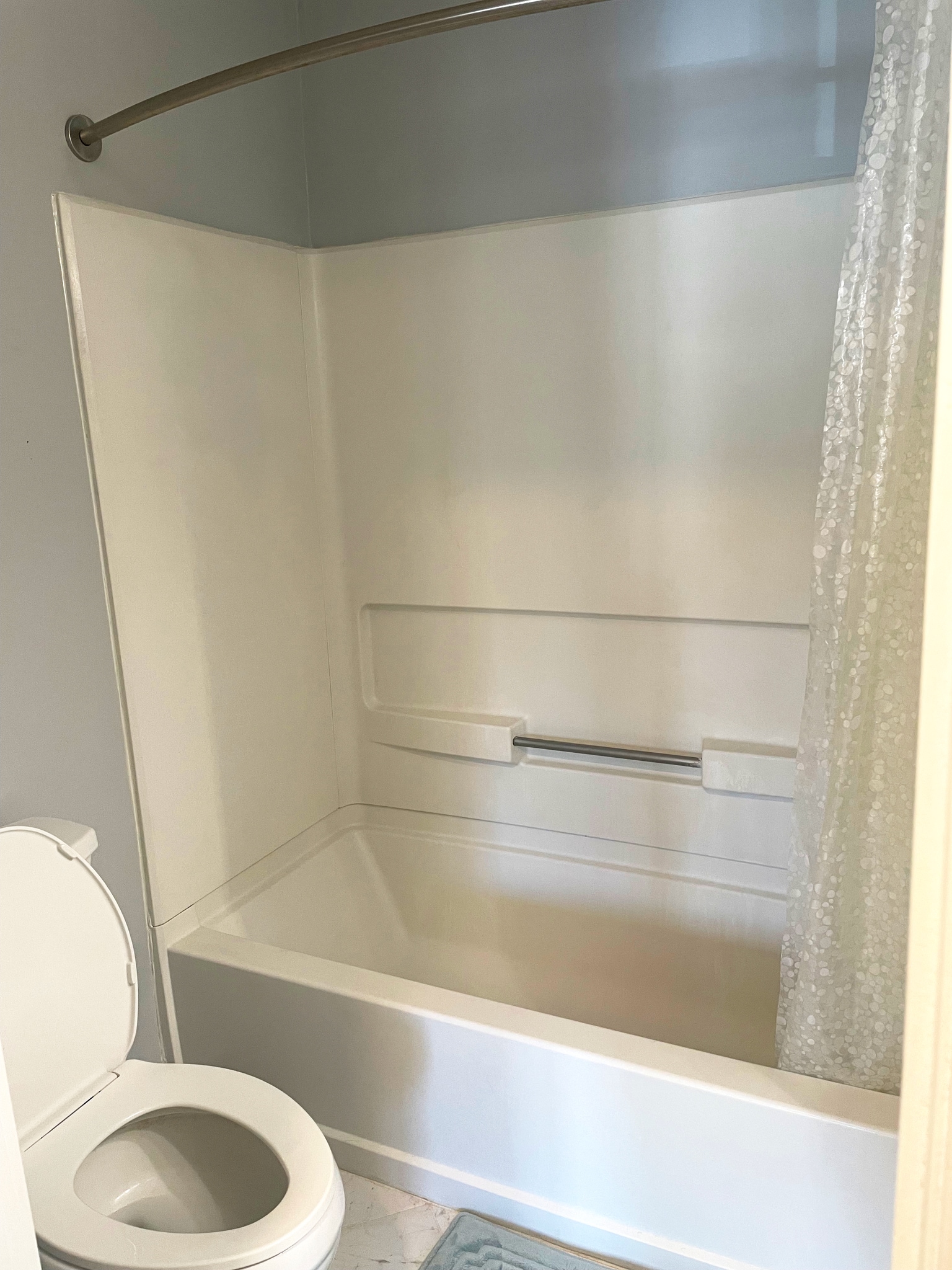 Master bathroom - 10 W Hill St