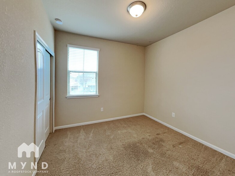 Building Photo - 2880 Donnell Dr