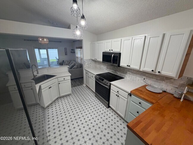 Building Photo - 11058 Miata Ct
