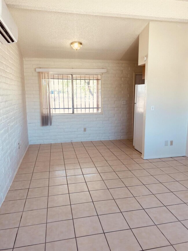 Building Photo - 5760 S Park Ave