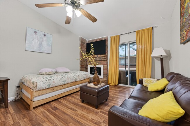 Building Photo - 10555 Turtlewood Ct