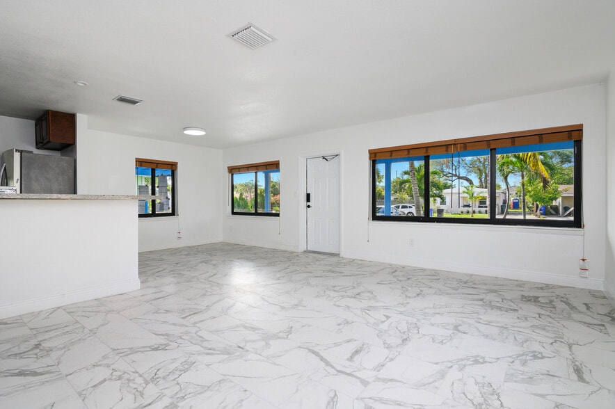 Building Photo - 233 SW 21st St