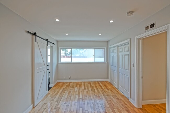 Building Photo - NEWLY REMODELED, BRIGHT & AIRY HOLLYGLEN HOME W/ REAR YARD/PATIO, 2 LIVING AREAS & BRAND NEW KITC...