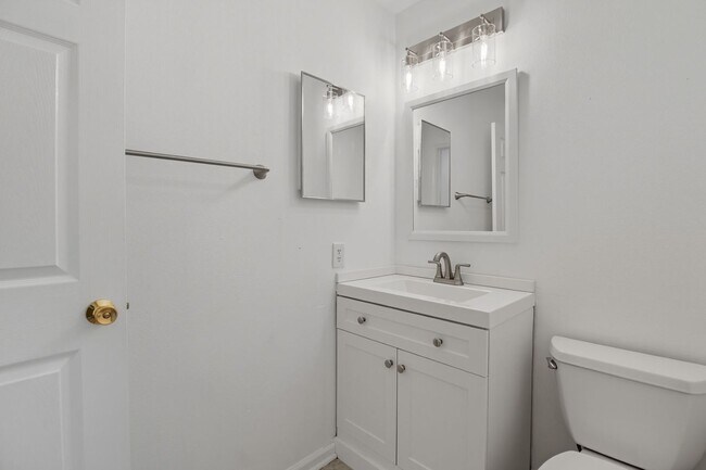 Building Photo - Half Off First Month's Rent! Nicely Update...