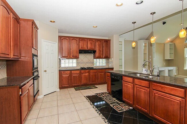 Building Photo - 2758 Laguna Pointe Dr