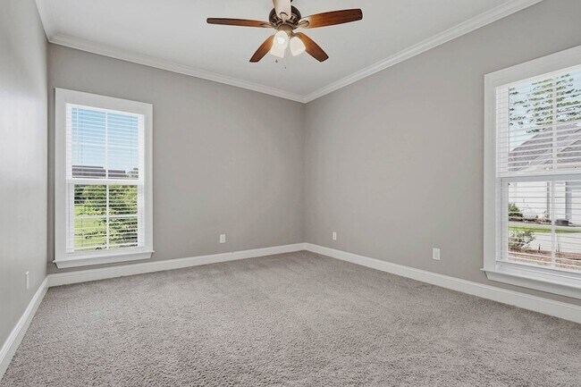 Building Photo - 128 Thistledown Dr