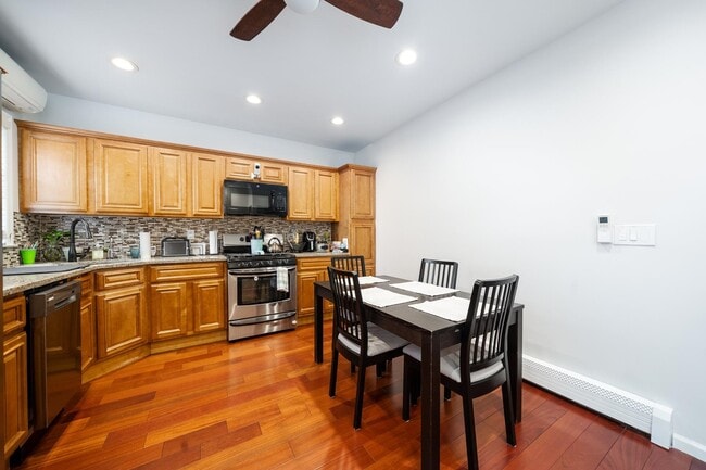 Building Photo - 67A Columbia Ave