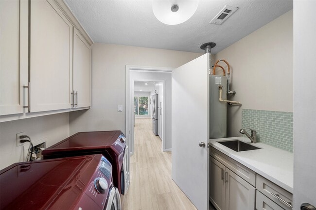 Building Photo - 1912 Foxtail Pl