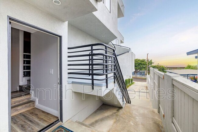 Building Photo - 604 N Irena Ave