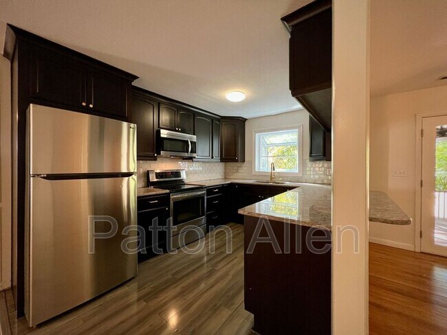 Building Photo - 126 Locust Ct