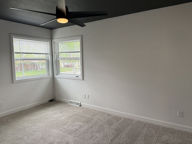 Building Photo - 3103 Stinson Ave