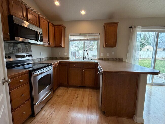 Building Photo - Perfect 4 bed 2.5 ba home in the desirable Sundance Subdiv. off McMillan & Meridian Rd.