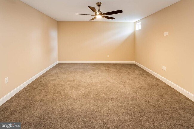 Building Photo - 5544 Old Colony Ct