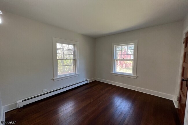 Building Photo - 16 Oxford St