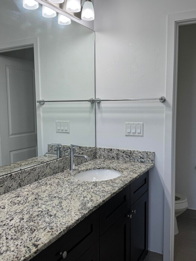 Building Photo - 2037 Oysterwood Ln