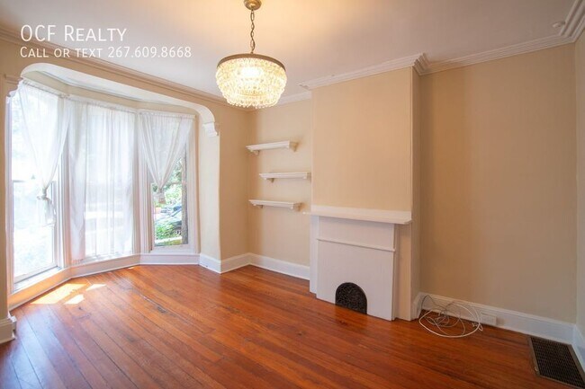 Building Photo - 2211 Bainbridge St