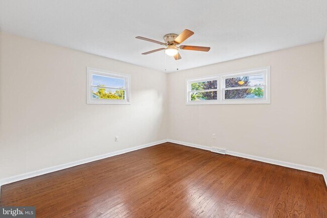 Building Photo - 705 Devon Rd