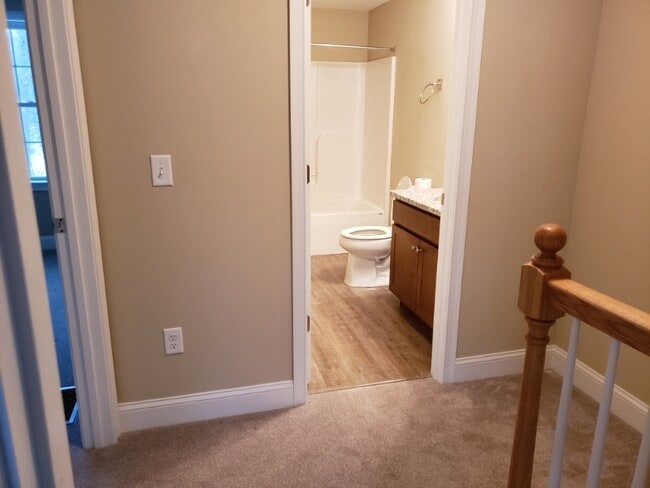 Building Photo - 10 Cardigan Ct