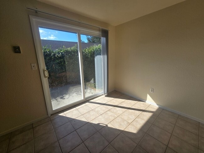 Building Photo - Price reduced! Pet-friendly and updated 3BR/1BA Eureka home