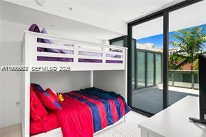 Building Photo - 9901 W Bay Harbor Dr