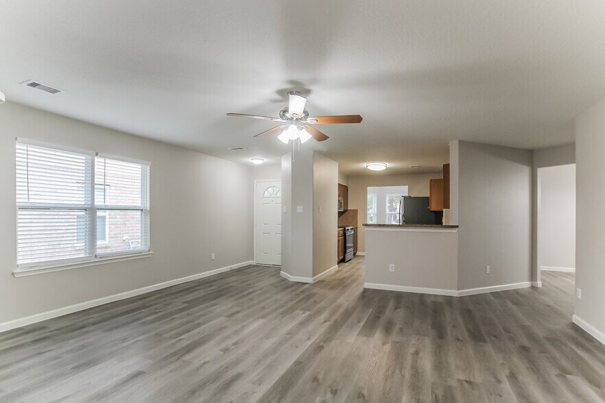 Building Photo - 4843 Fair Oak Dale Ln