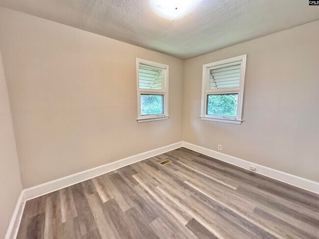 Building Photo - 3611 Hydrangea St