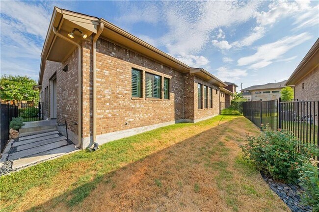 Building Photo - 309 Jeffrey David Ln W