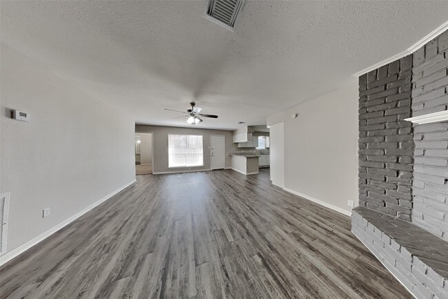 Building Photo - 9615 Orangevale Dr