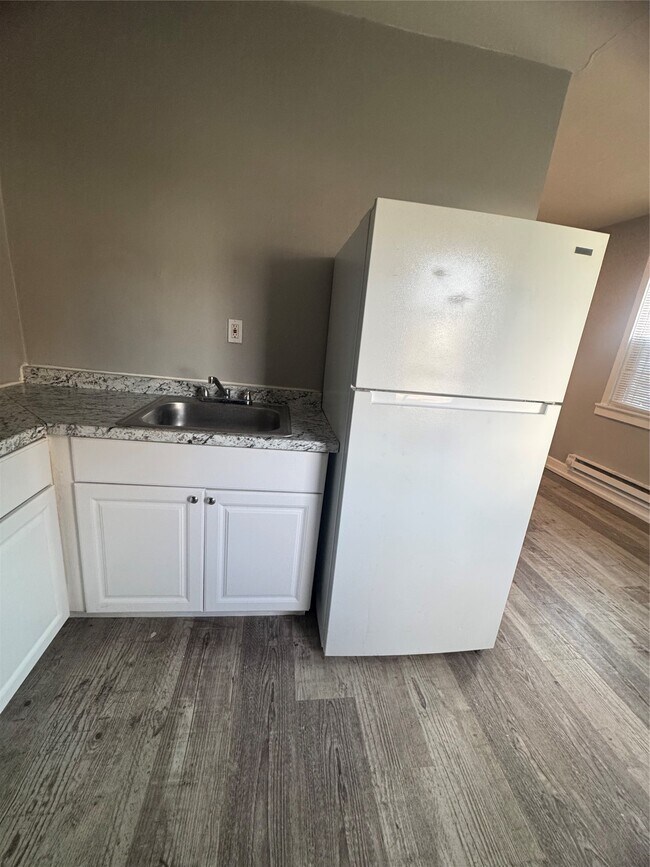 Building Photo - 46 Lake Ave