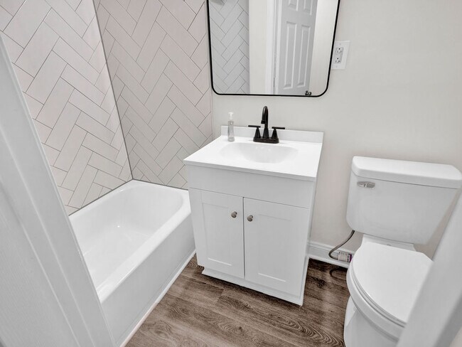 Building Photo - 1214 E Eager St